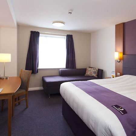Premier Inn Southampton Airport North Stoneham エクステリア 写真