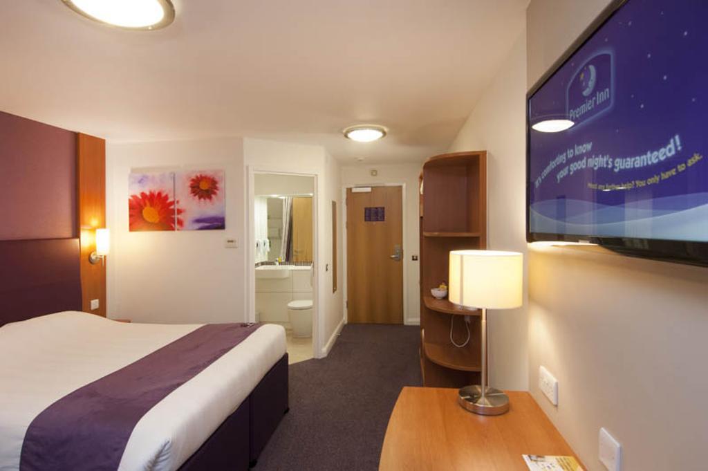 Premier Inn Southampton Airport North Stoneham エクステリア 写真