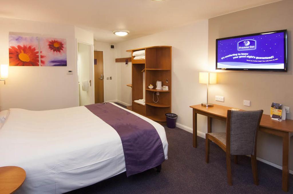 Premier Inn Southampton Airport North Stoneham エクステリア 写真