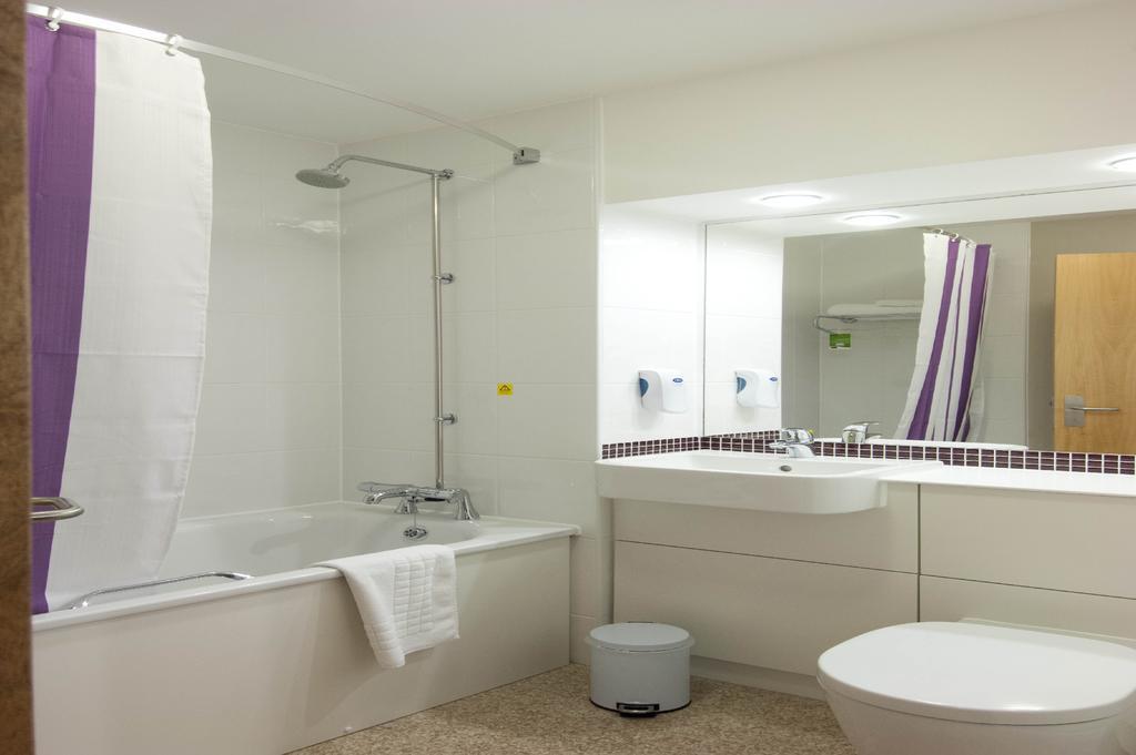 Premier Inn Southampton Airport North Stoneham エクステリア 写真