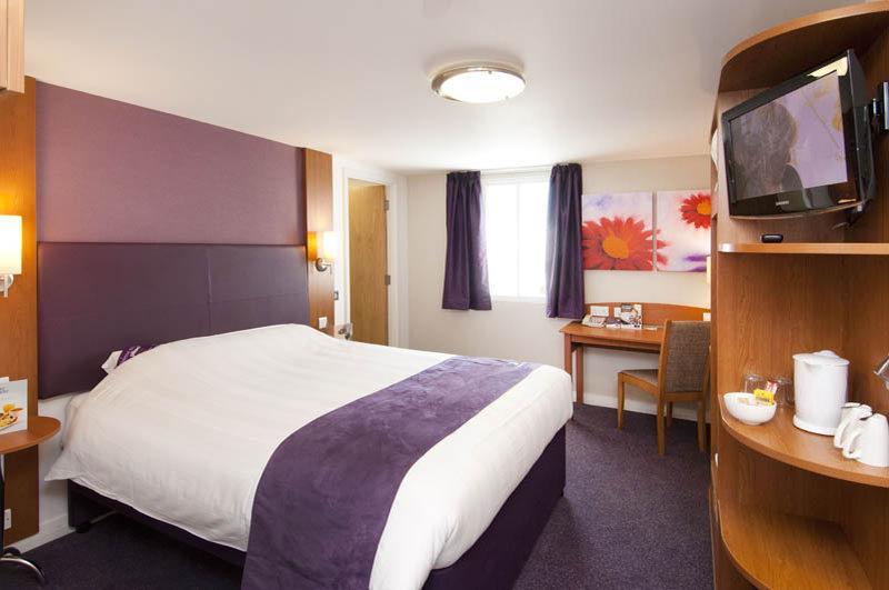 Premier Inn Southampton Airport North Stoneham エクステリア 写真